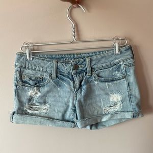 AMERICAN EAGLE - distressed denim shorts - size 2